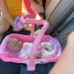 Como llevar un bebé reborn en el coche